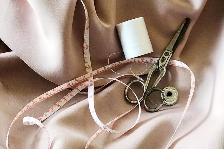 Outils de couture sur tissu pour confection sur-mesure